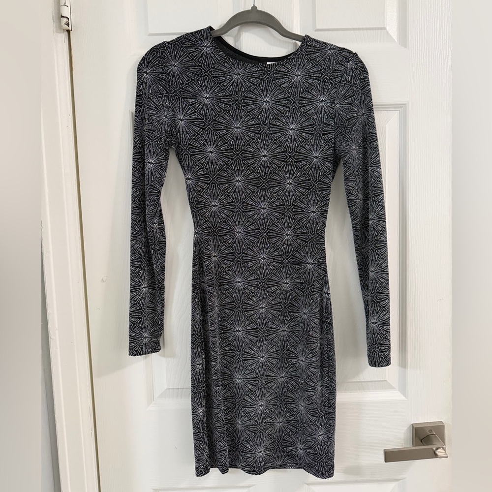 H&M Black and White Starburst Long Sleeve Dress